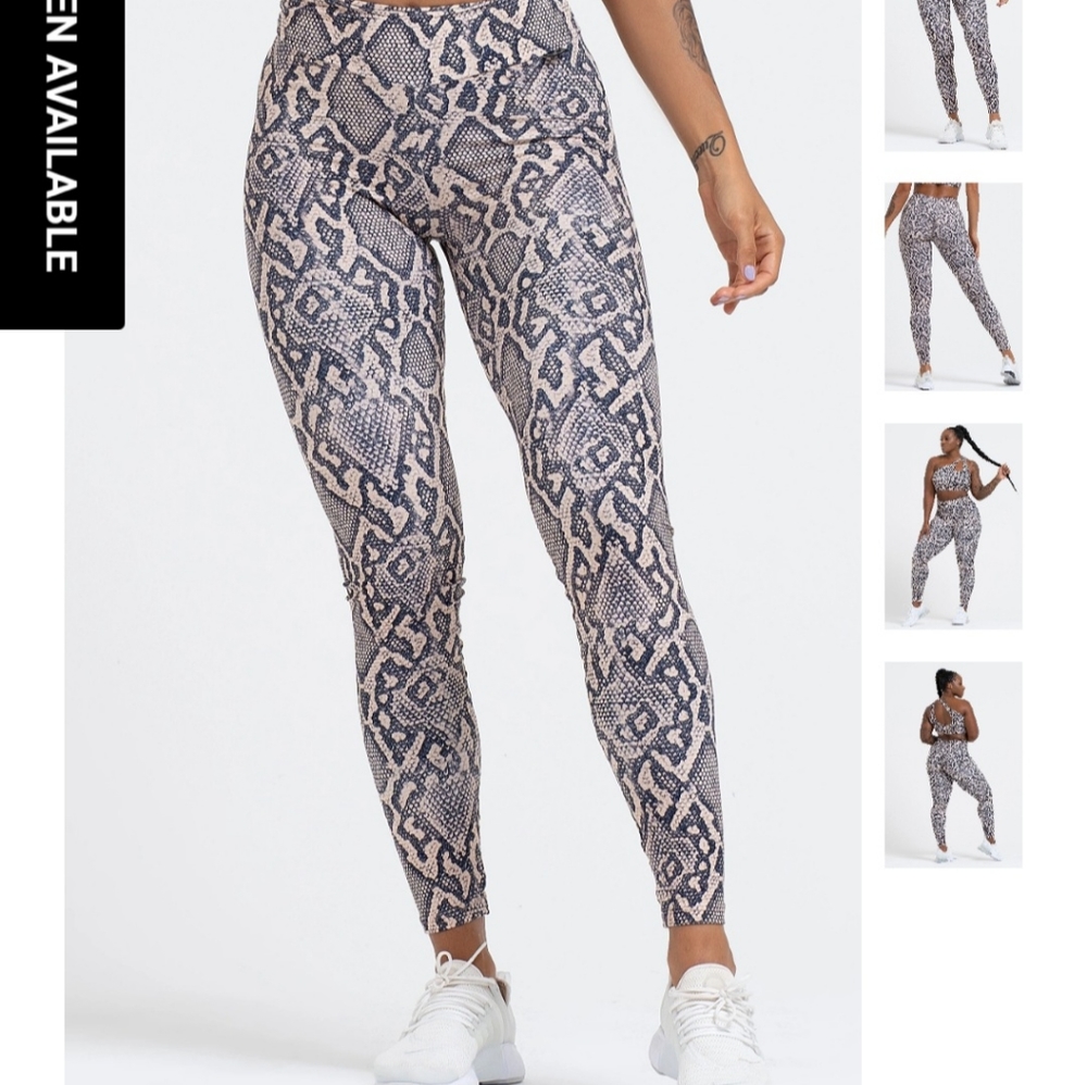 SOLD OVER Ⓜ️ LiCi Leggings - Size S